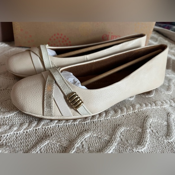 NEW! Euro Soft by Sofft Cream Color Ballet Flats Women’s Size 8.5 - Picture 2 of 16